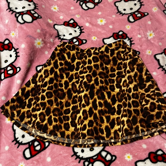 Dresses & Skirts - Leopard Print Skirt